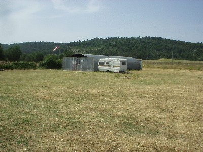 Hangar und Tower